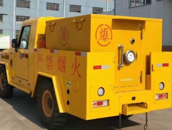 水满乡凯龙爆破器材运输车：保障爆破任务的安全运行